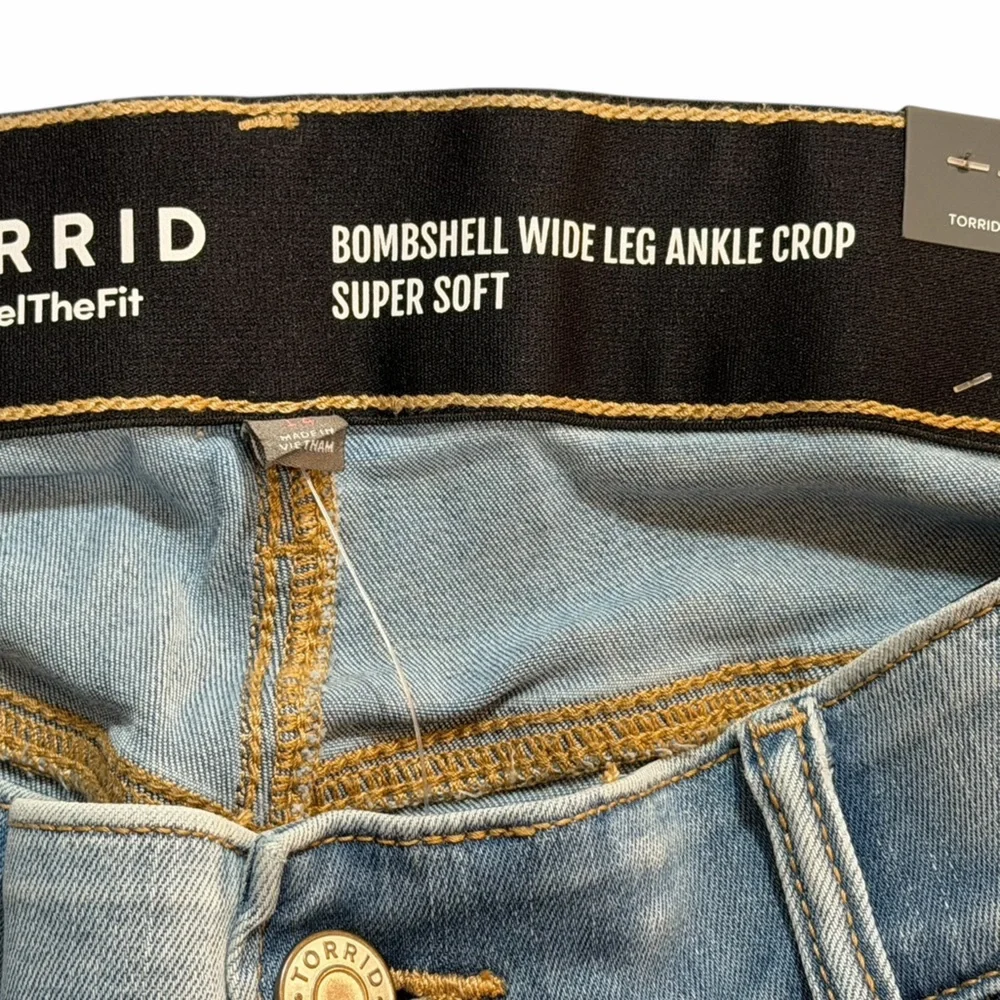 torrid Medium Blue Denim Bombshell Wide Leg Ankle Crop Jeans sz 14 - Picture 3 of 12